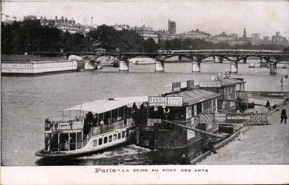 Paris — Die Seine am Pont des Arts — öffentliche Boote und Werbung - Vorderseite