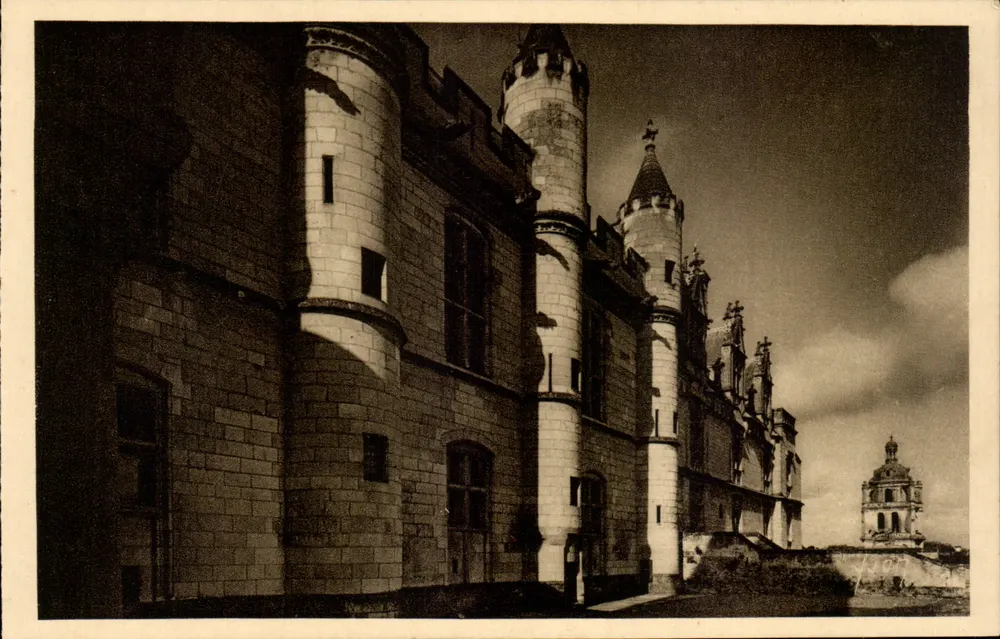 Castelo de Loches — Fachada Oriental — Edições de Arte WON, Paris - Frente