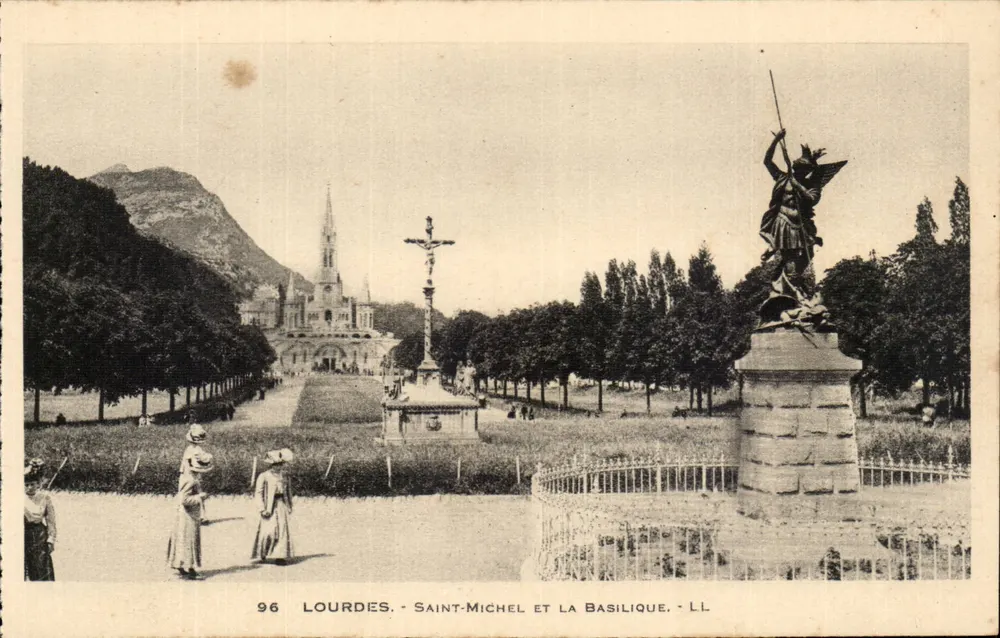 Lourdes - São Miguel e a Basílica - LL - Frente