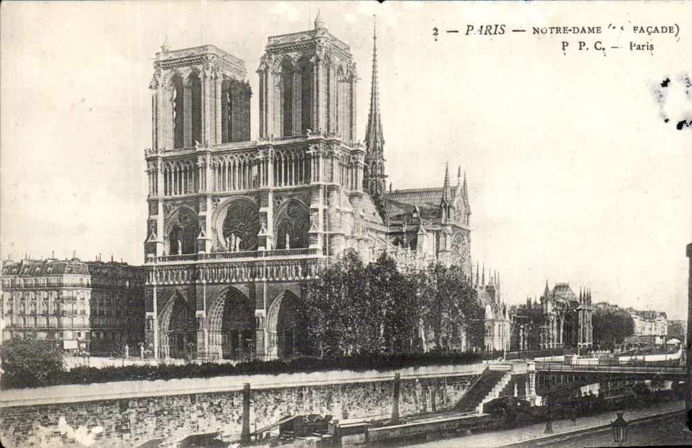 Paris — Notre-Dame (fachada) — P.P.C., Paris - Frente