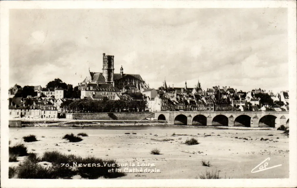 Nevers — Ansicht der Loire und der Kathedrale — Cap' - Vorderseite