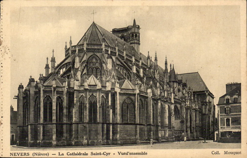Nevers (Nièvre) — A Catedral Saint-Cyr — Visão geral — Coll. Mouquiot - Frente