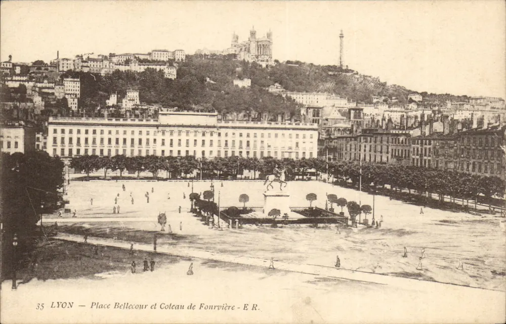 LYON — Place Bellecour und Coteau de Fourvière — E.R. n°35 - Vorderseite