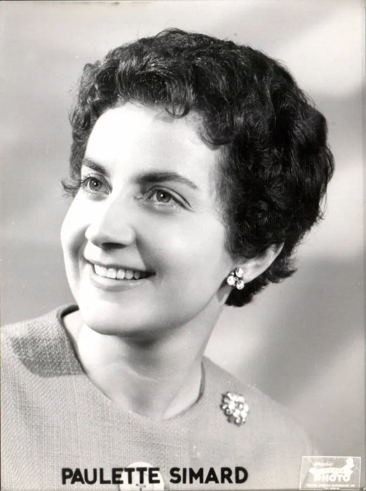 Paulette Simard — Portrait — Studio Reporter Photo, Bordeaux - Vorderseite