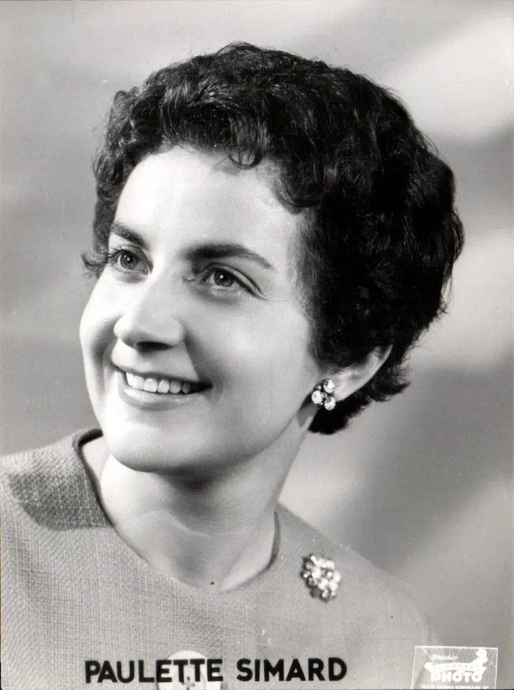 Paulette Simard — Portrait — Studio Reporter Photo - Vorderseite
