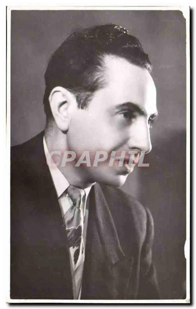 Retrato de um homem — estúdio — sem editor ou número de série visível - Frente