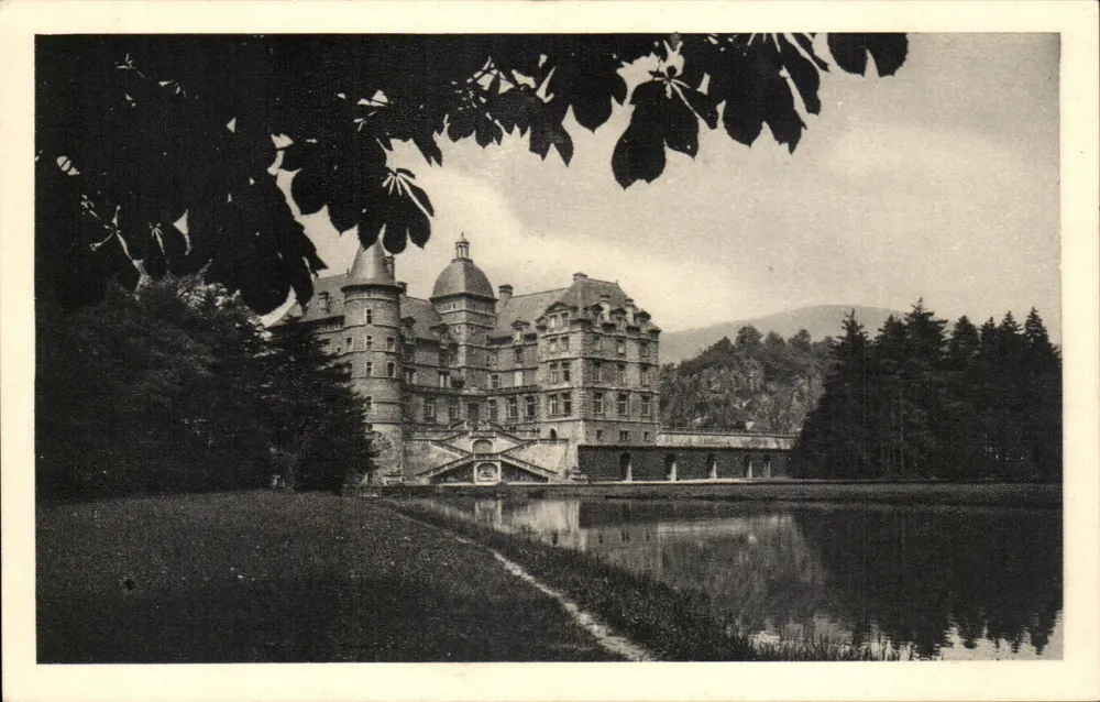 Castelo de Vizille — Fachada sobre o parque — Serv. Comercial Monumentos Históricos, Paris - Frente