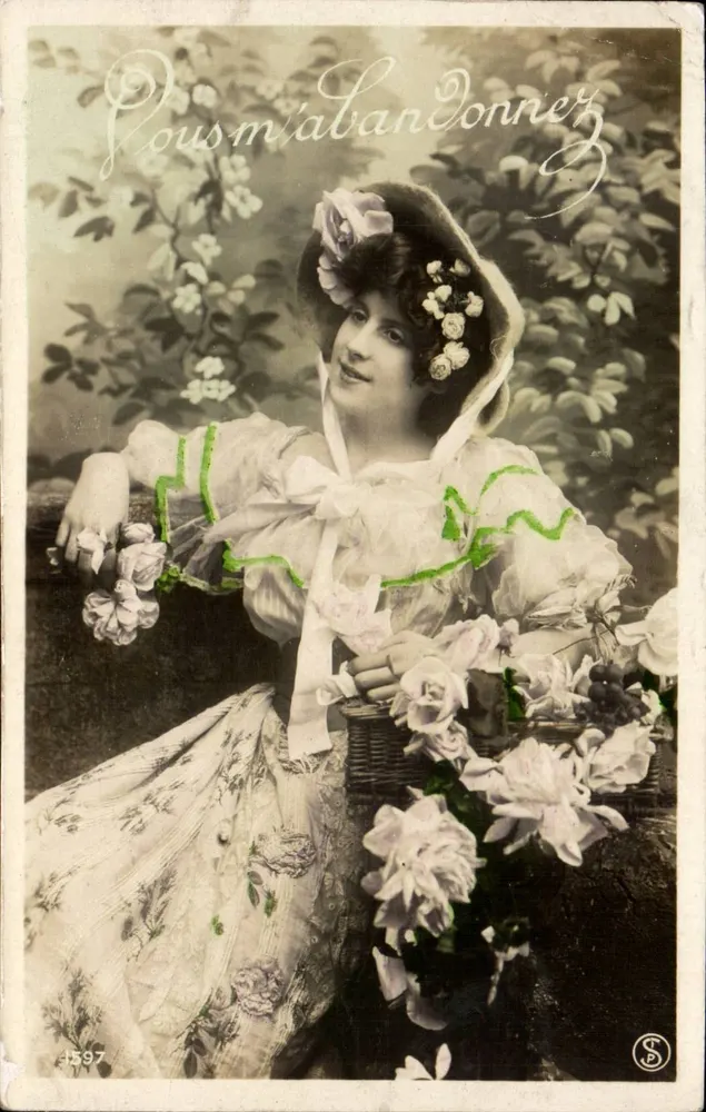 Frau in einem blumigen Kleid mit einem Rosenkorb — 'Pousm'abandonnierz' — S. S. n°1597 - Vorderseite