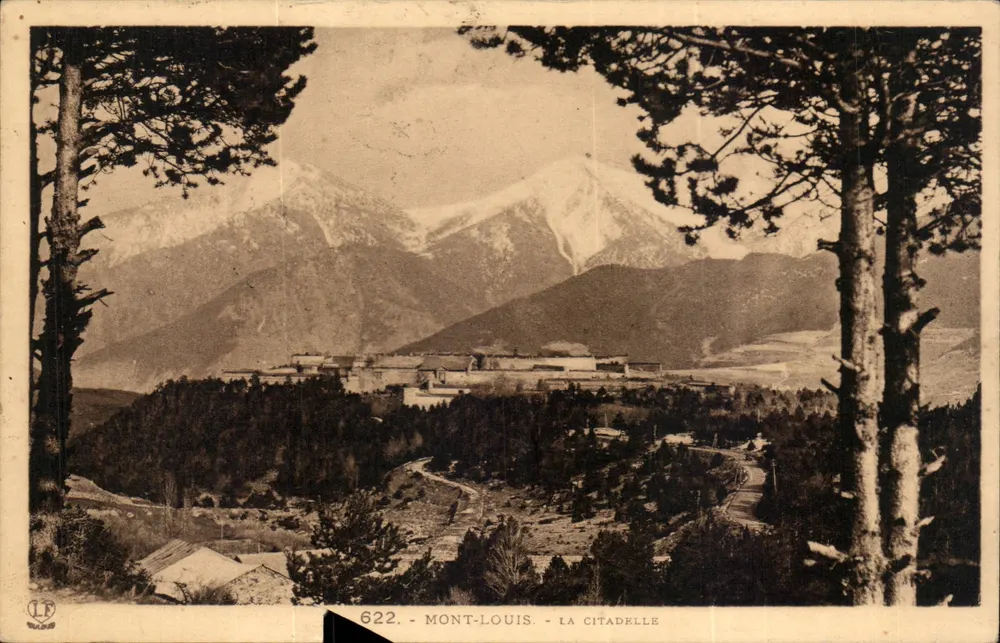 Mont-Louis - La Citadelle — panoramische uitzicht met sneeuwbedekte bergen — Edities Océan, n° 622 - Voorkant