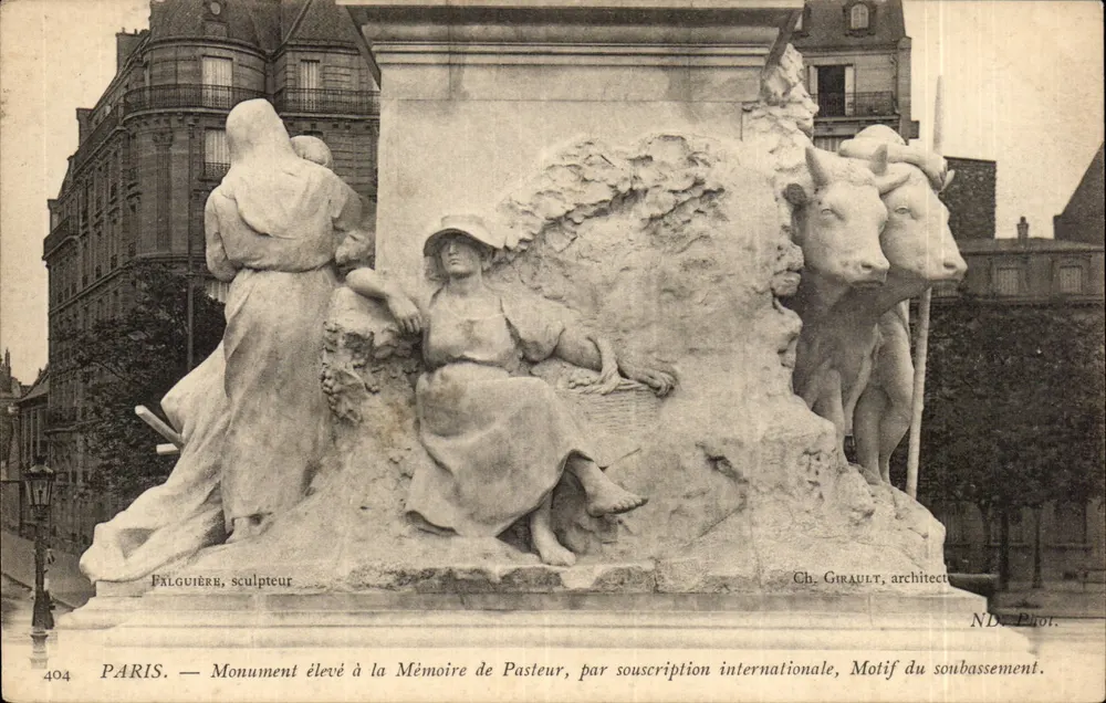 Paris — Monument errichtet zur Erinnerung an Pasteur — Ch. Girault, Architekt - Vorderseite