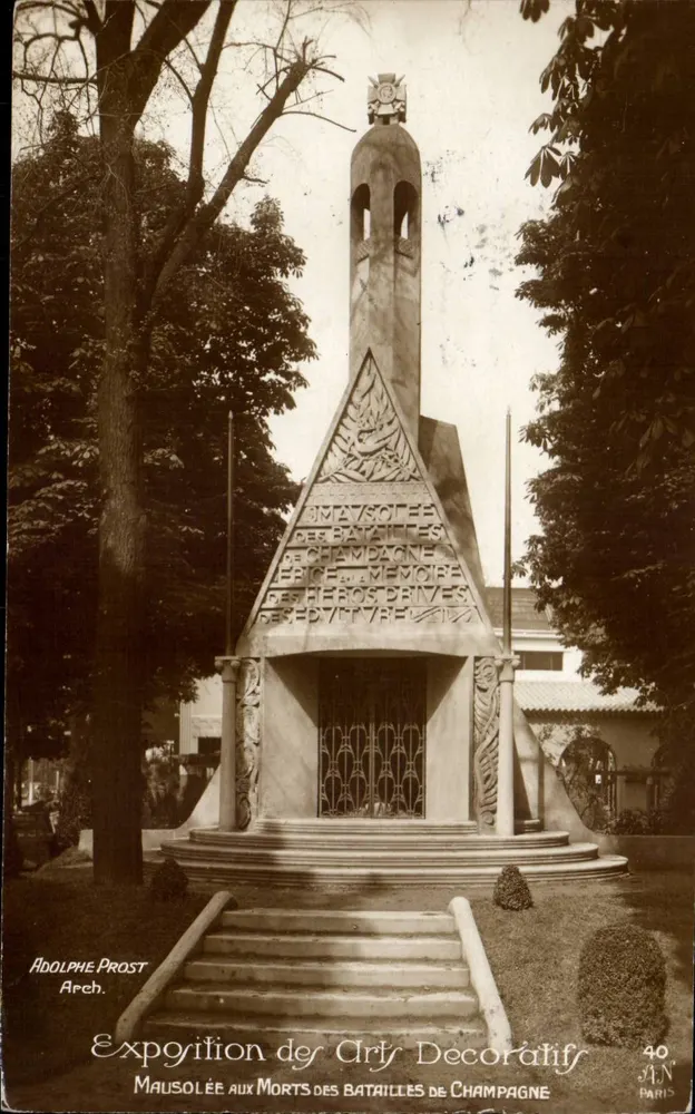 Mausoleum der Toten der Schlachten von Champagne — Ausstellung der Dekorativen Künste — Adolphe Prost Arch. - Vorderseite