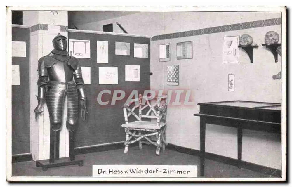 Dr. Hess v. Wichdorf-Zimmer — Ausstellungsraum mit Rüstung und Schädeln — Verlag nicht sichtbar - Vorderseite