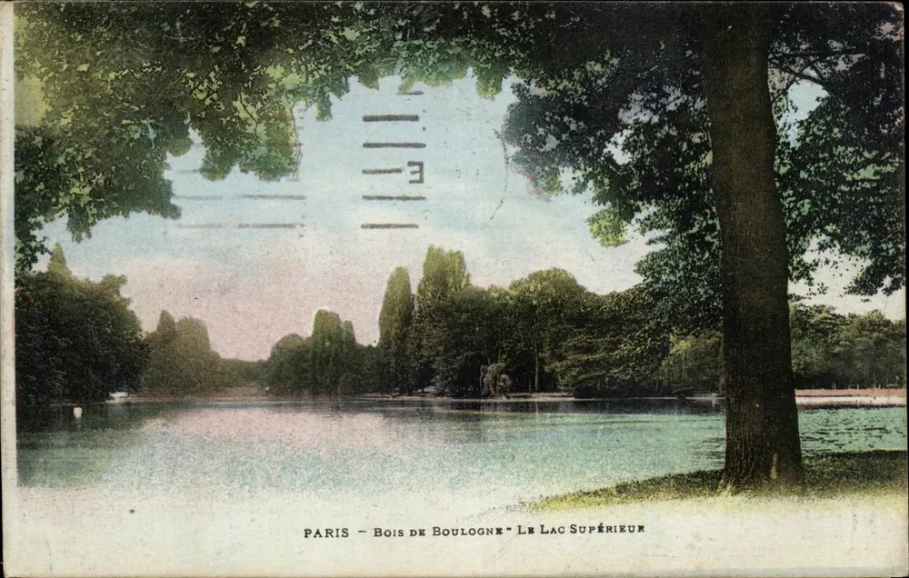 PARIS - BOIS DE BOULOGNE - LE LAC SUPÉRIEUR — vue du lac entouré d'arbres - Recto
