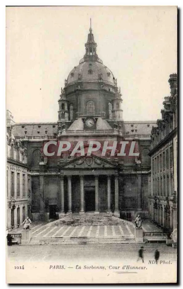 Paris — A Sorbonne, Cour d'Honneur — NDA Phot. - Frente