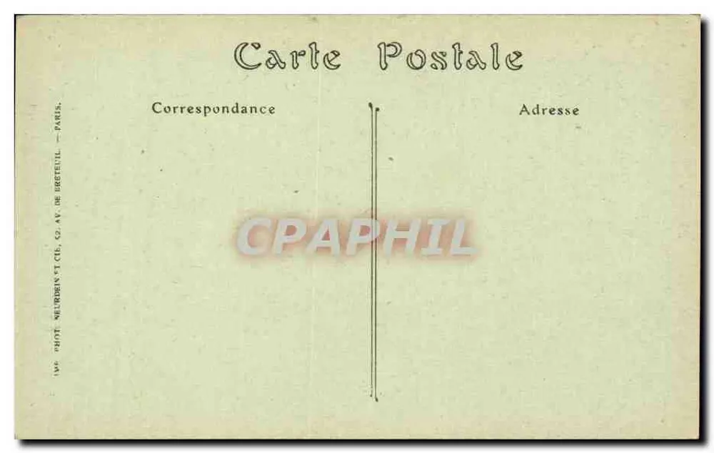 Paris — A Sorbonne, Cour d'Honneur — NDA Phot. - Verso