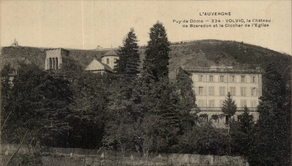 Puy-de-Dôme — Volvic, Schloss Bosredon und der Kirchturm — Auvergne, Nr. 324 - Vorderseite