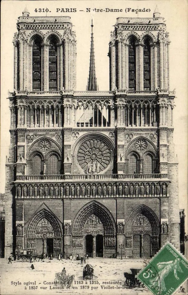 PARIS – Catedral de Notre-Dame (Fachada) — Estilo ogival, construída entre 1163 e 1315, restaurada em 1857 por Lassus e em 1879 por Viollet-le-Duc — n° 4310 - Frente