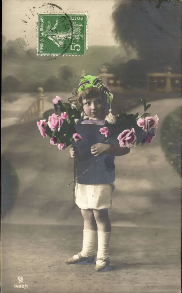 Kleine Mädchen mit Rosen — farbig gestaltete Karte — Verlag GG, Nr. 1492/1 - Vorderseite