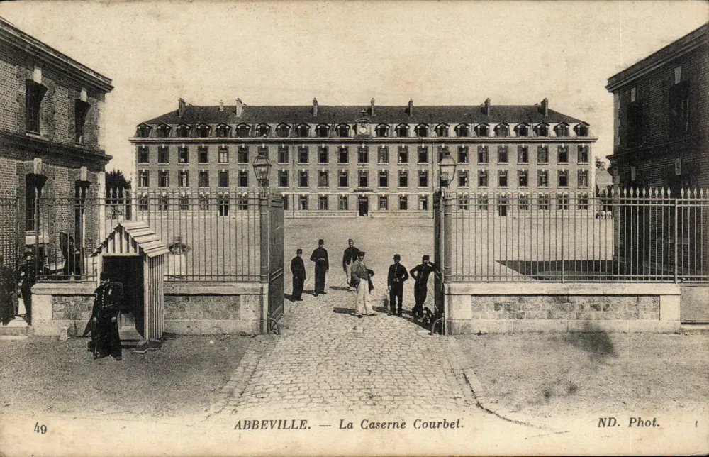 Abbeville — A Caserna Courbet — ND. Phot. - Frente