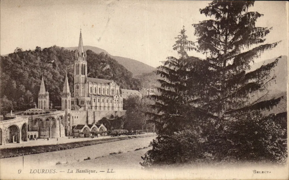 Lourdes — A Basílica — Selecta - Frente