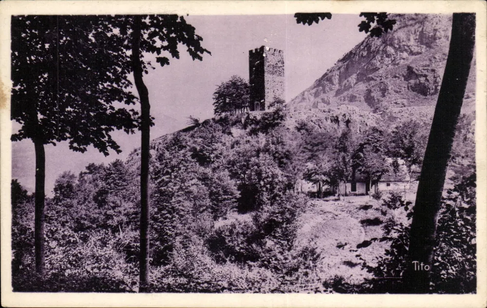 Castelo de Tito — vista panorâmica — Tito - Frente