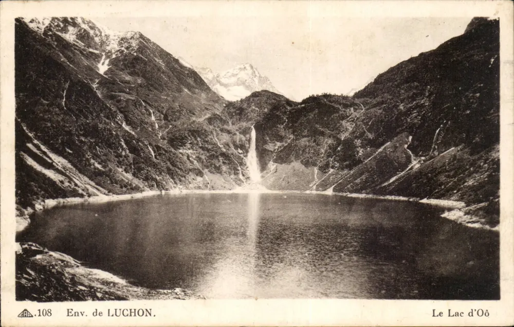 Env. de LUCHON — O Lago d'Oô — Bilhete postal antigo. — Atelier Letellier - Paris (151) - Frente