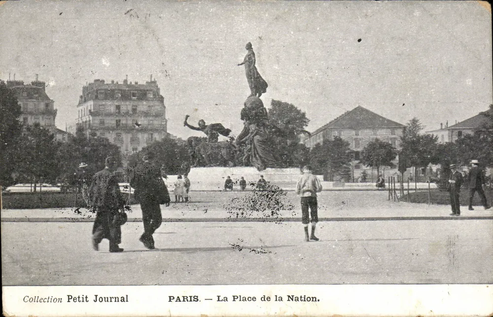 PARIS — A Praça da Nação — Coleção Petit Journal - Frente
