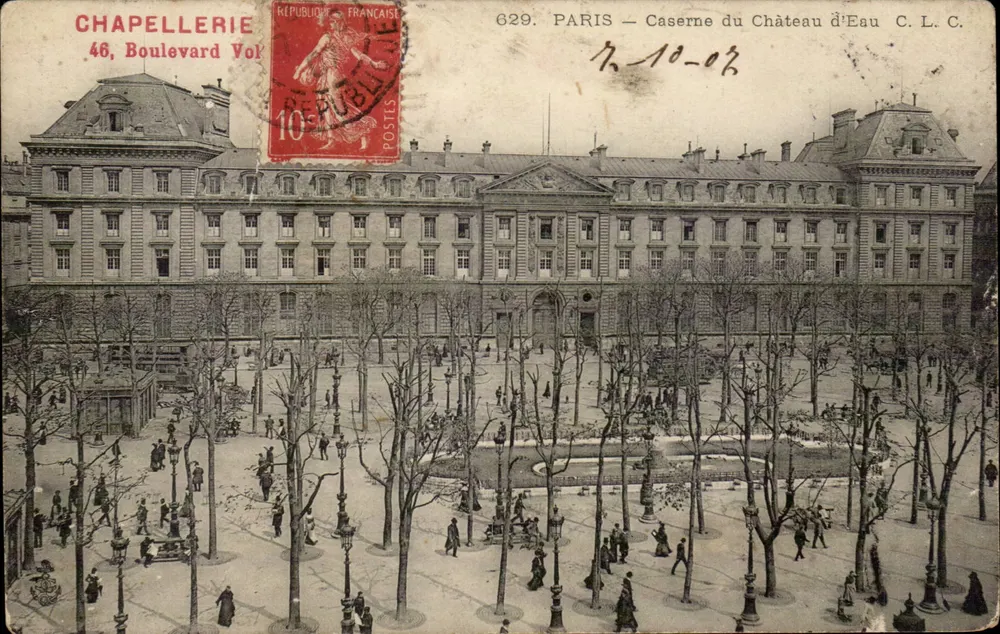 Paris — Quartel do Castelo d'Água — Chapellerie, 46, Boulevard Voltaire - Frente