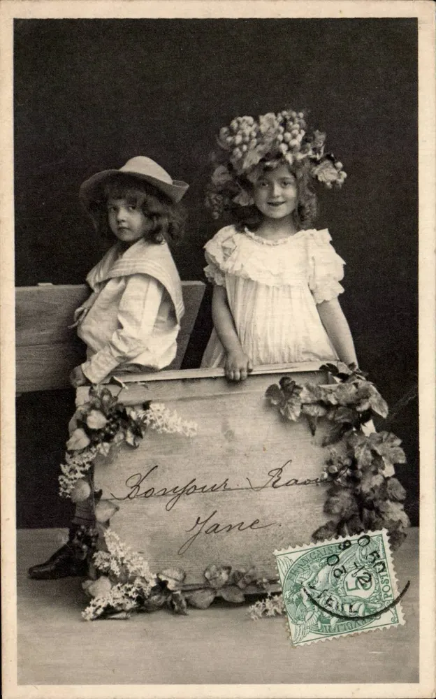Twee meisjes — decoratie van druiven — onbekende uitgever - Voorkant