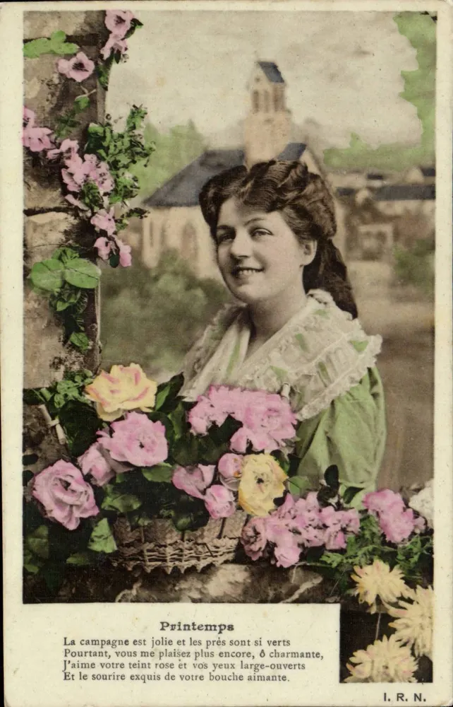 Jeune femme souriante avec bouquet de roses — Printemps — I.R.N. - Recto
