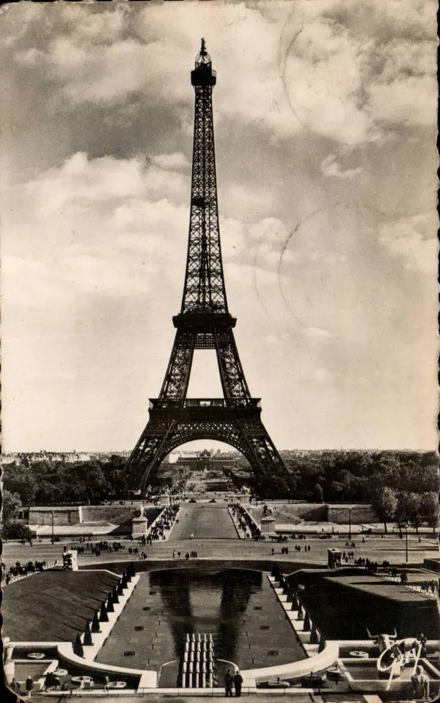 A Torre Eiffel — vista do palácio de Chaillot — André Leconte, 3.001 - Frente
