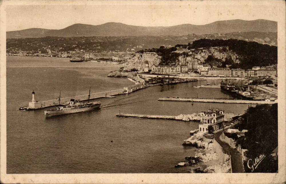 Porto de Nice — Vista do porto com barco e farol — J. Gilletta - Frente