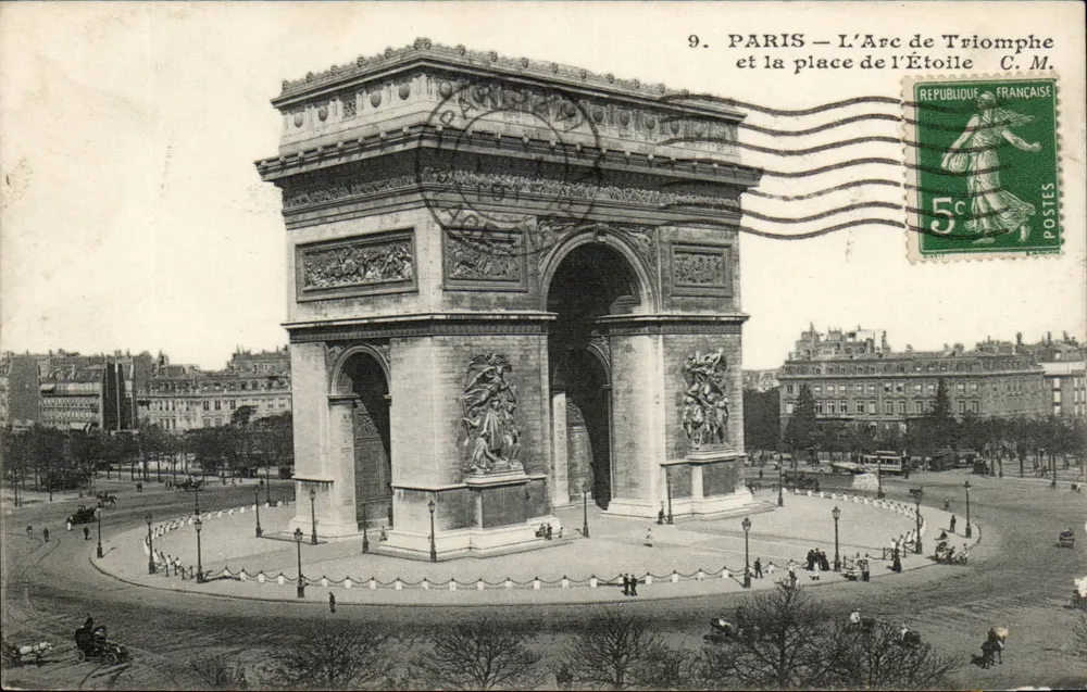 Paris — O Arco do Triunfo e a praça da Estrela — C.M. n°9 - Frente