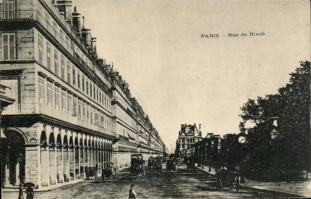 Paris – Rue de Rivoli — vista da rua com carros e edifícios — editor não identificado - Frente