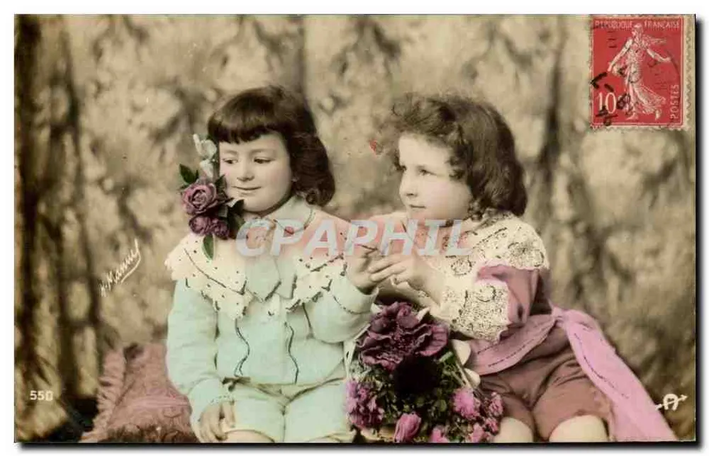 Zwei junge Mädchen mit Blumen — Studiofoto — Verleger Manuel, Nr. 550 - Vorderseite