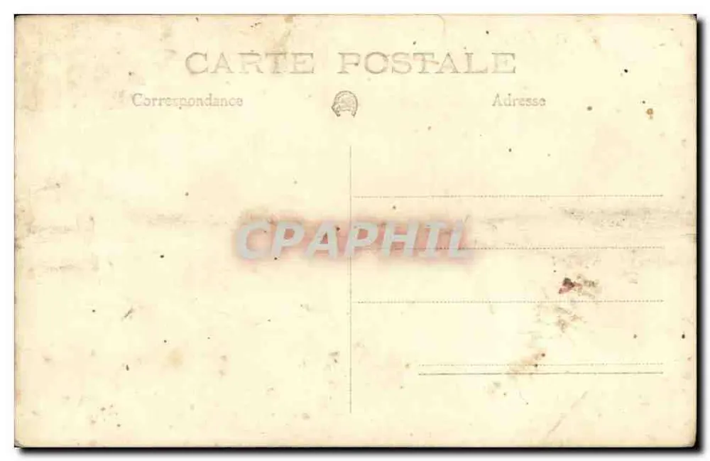 Menina com vestido estampado — diante de uma parede de madeira — carta postal anônima - Verso