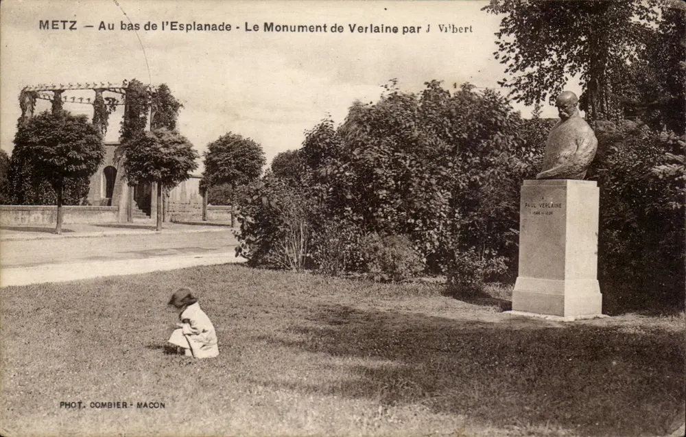Metz — Unten am Esplanade — Der Verlaine-Monument von J. Vilbert - Vorderseite