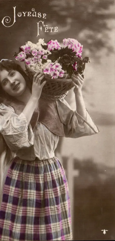 Frau mit Blumenkorb — Frohe Feier — Union Postale Universelle - Vorderseite