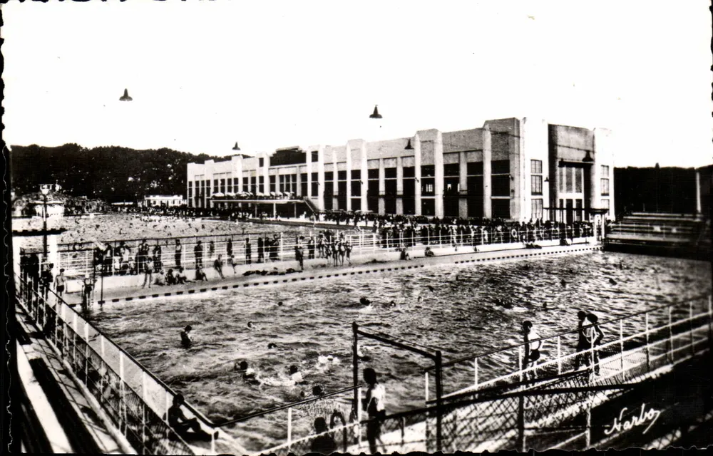 Municipalbad - Sportpark - Toulouse — Ansicht der großen Schwimmhalle — Verlag NARBO, Druck 31 - Vorderseite
