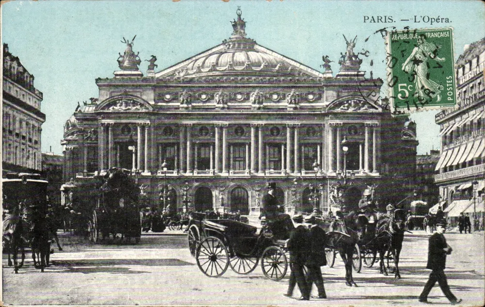 Paris — O Ópera — República Francesa - Frente