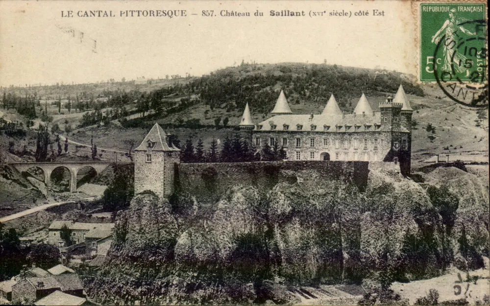 Castelo do Saillant (século XVI) lado Leste — Le Cantal pittoresque — 857 - Frente