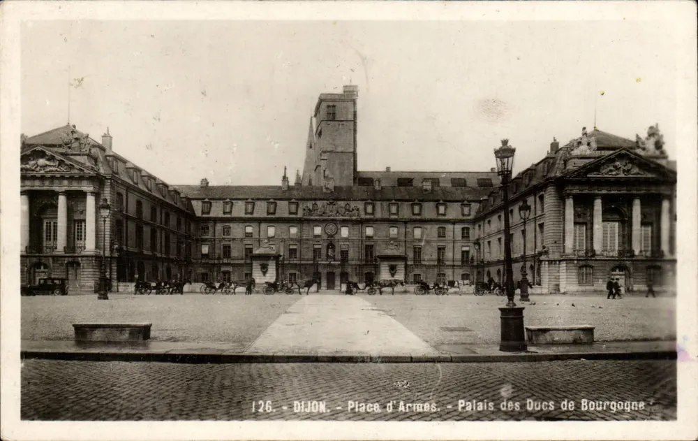 Dijon - Place d'Armes - Palast der Herzöge von Burgund — Kunstausgabe, D. Delbosc (Vosges), Nr. 126 - Vorderseite