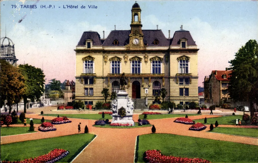 Tarbes (H.-P.) - O Hotel de Ville - Frente