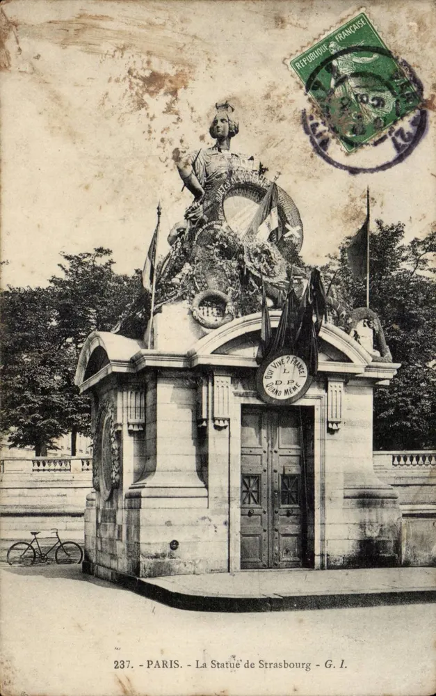 Paris - A Estátua de Estrasburgo - G. I. - Frente
