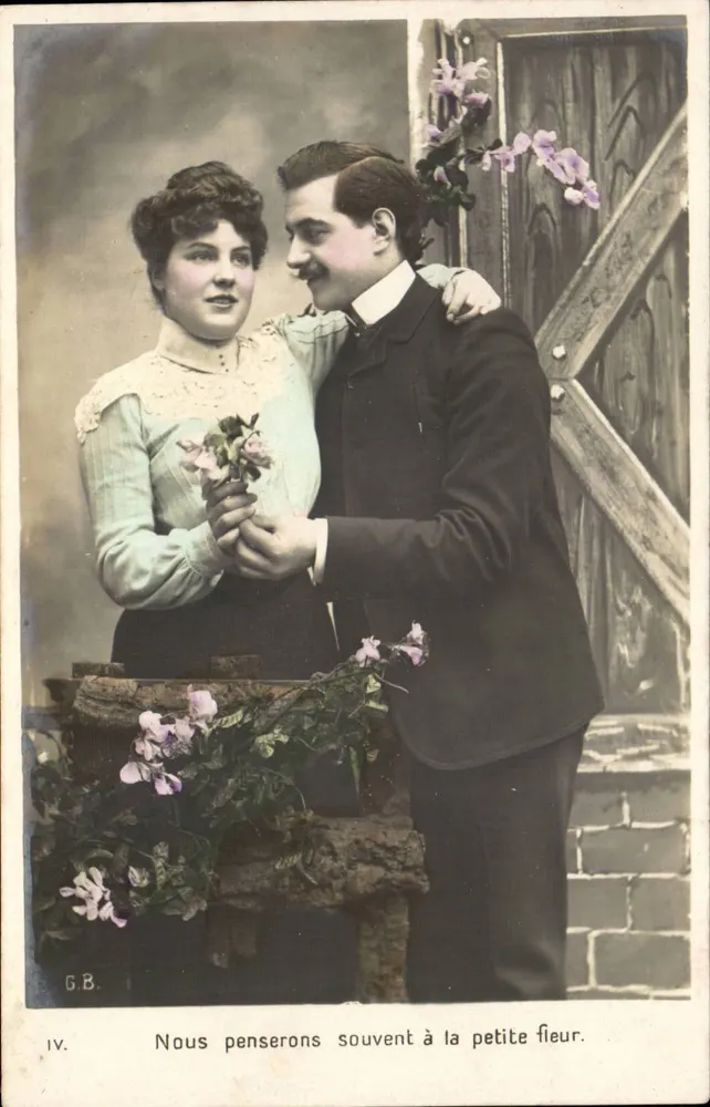 Liebespaar — Studio-Szene mit Blumen — G.B. n° IV - Vorderseite