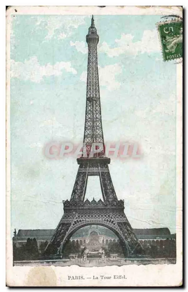 PARIS — A Torre Eiffel - Frente