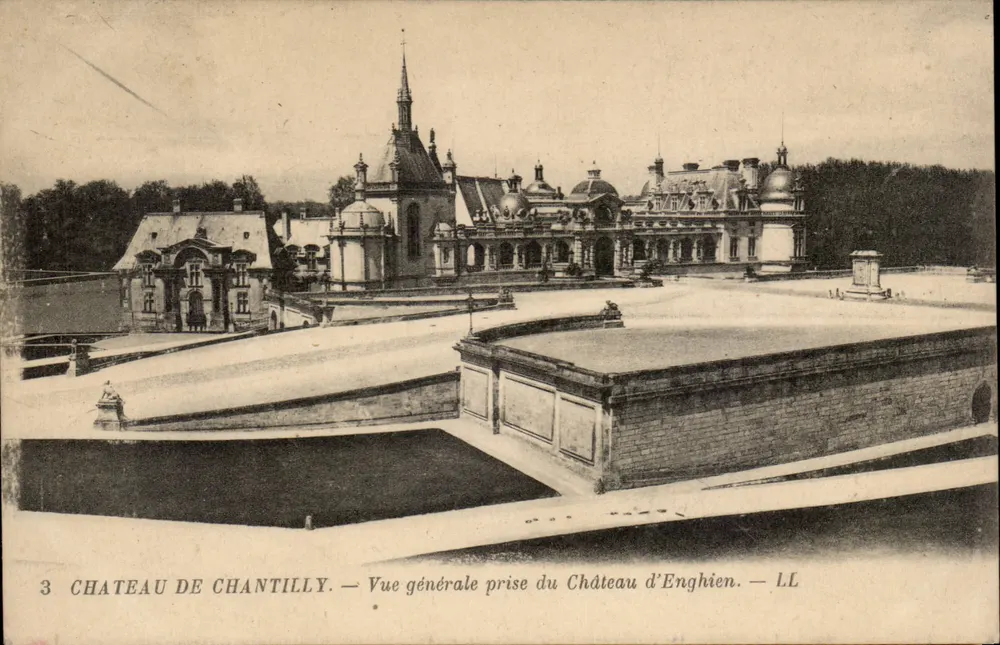Schloss Chantilly — Allgemeiner Blick vom Schloss Enghien — LL - Vorderseite