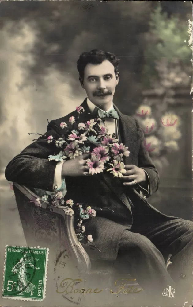 Mann mit Schnurrbart, der einen Blumenstrauß hält — Frohe Geburtstagskarte — Verlag J.N. n° nicht sichtbar - Vorderseite