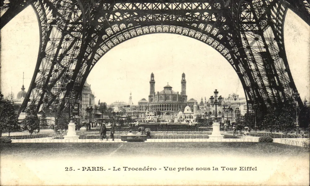 Paris - Le Trocadéro - Ansicht vom unter der Eiffelturm - Vorderseite