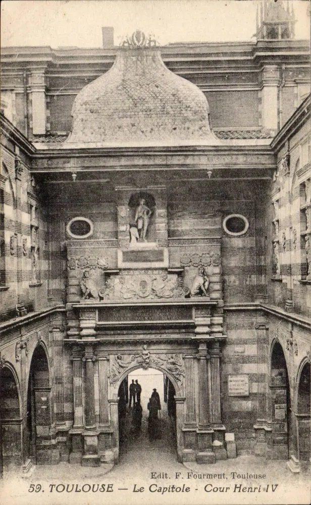 Toulouse — Il Capitolo — Cortile di Enrico IV — Edit. F. Fourment, Toulouse - Recto